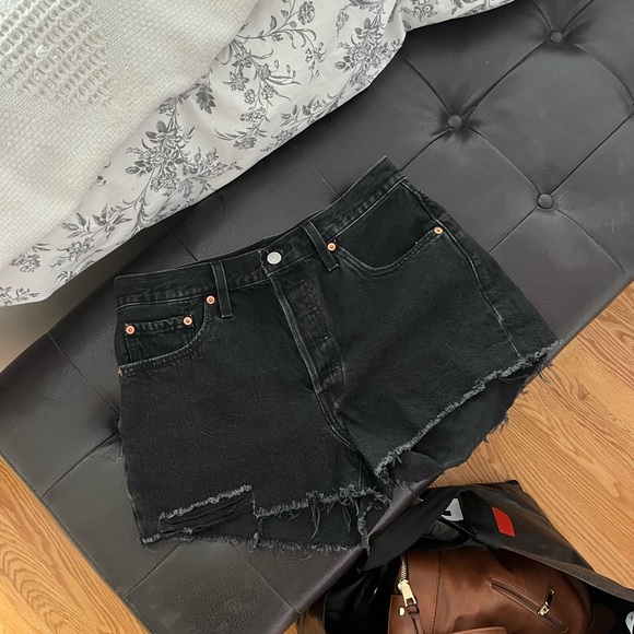 NWOT Levi’s 501 black Jean shorts - Picture 2 of 4